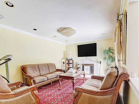 3rd image of 37 Waterford Dr