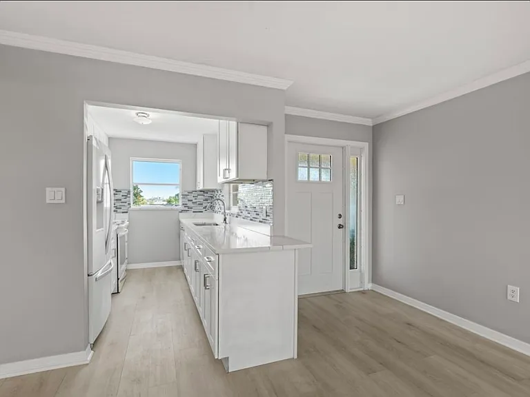 828 Victoria Dr #B6 — Photo 9
