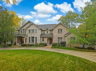 512 Ridgemoor Dr, Willowbrook, IL 60527