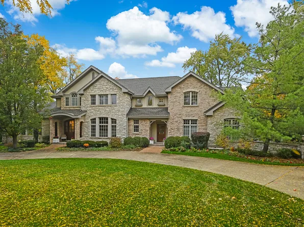 512 Ridgemoor Dr, Willowbrook, IL 60527