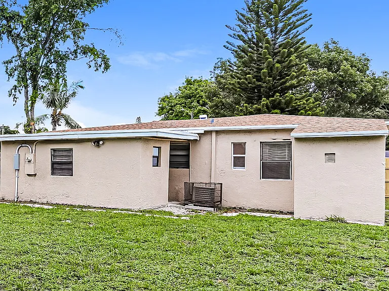 1207 NW 17th Ave — Photo 16