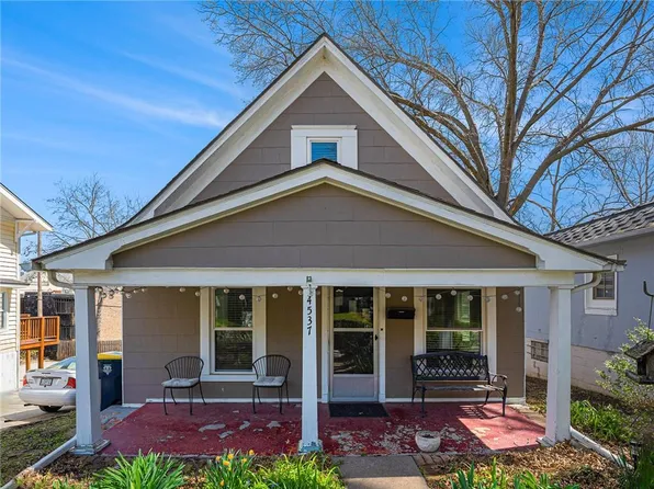 4537 Mercier St, Kansas City, MO 64111