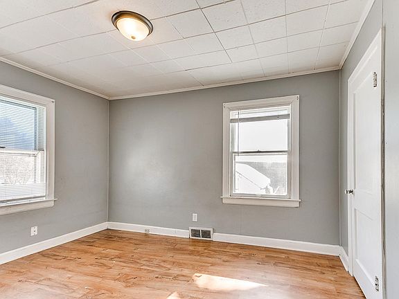 4th image of 312/314 E 6th St