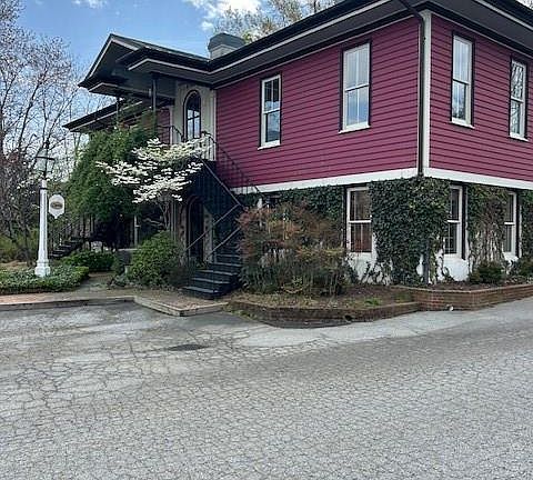 2nd image of 720 W Main St