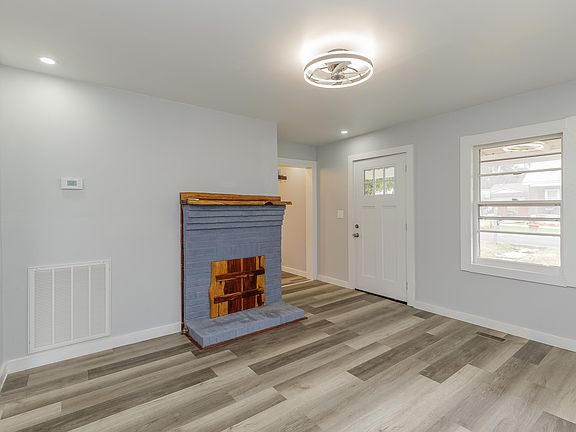 4th image of 164 Elm St