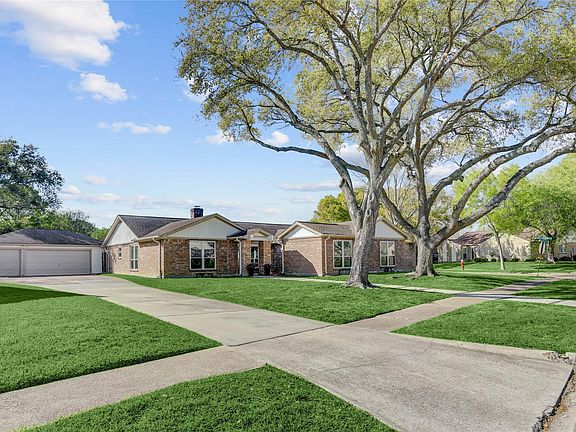 2nd image of 1135 Trowbridge Dr