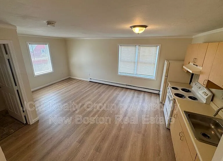 111 Main St #8R — Photo 2