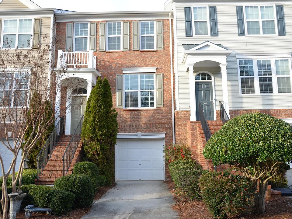 Front View - One Car Garage with Drive way for extra parking