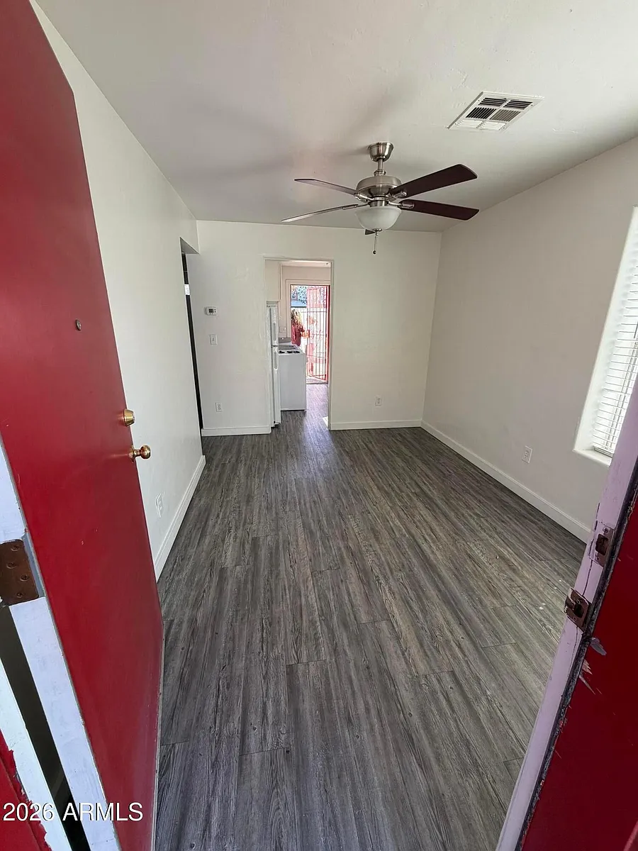Building Photo - 706 W Taylor St #1