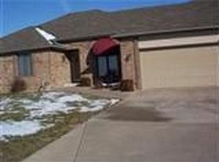 2038 N Carriage Dr, Nixa, MO 65714