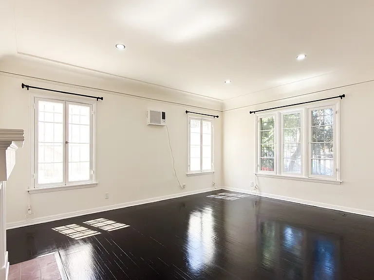 201 S Alexandria Ave #103 — Photo 5