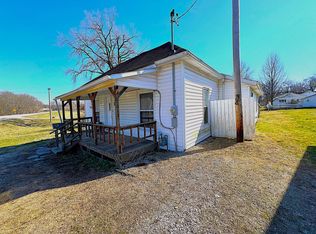 225 E Sycamore St, Sumner, IL 62466