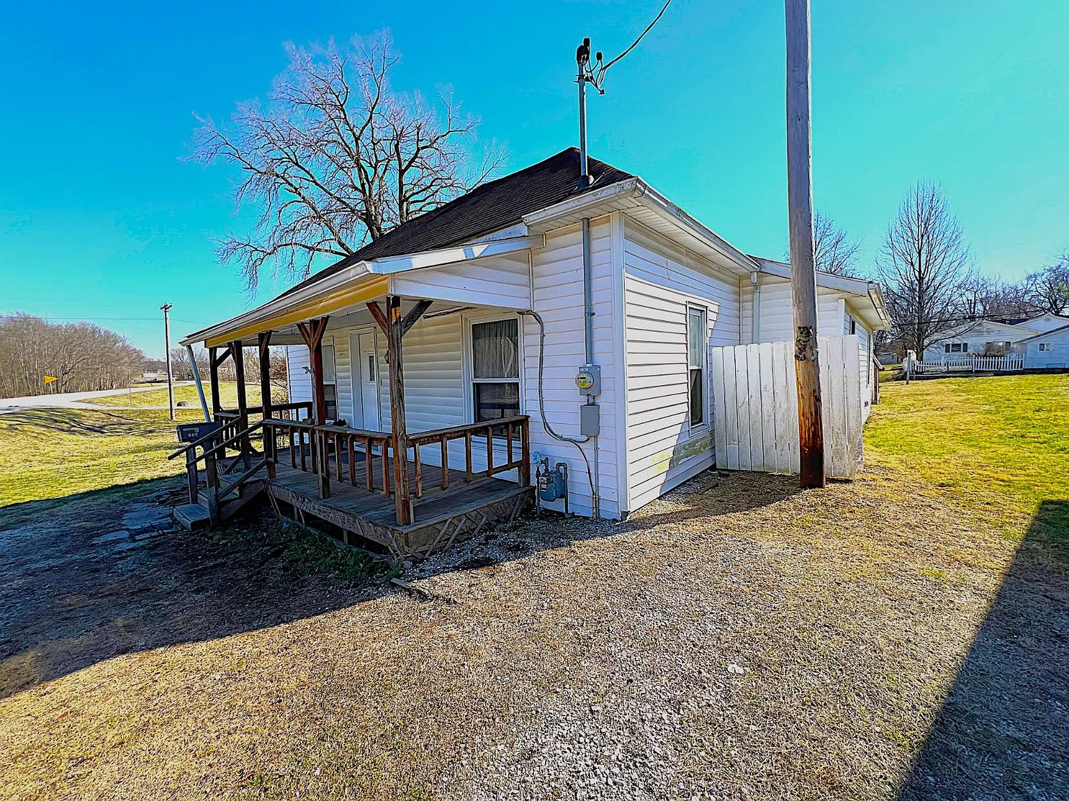 225 E Sycamore St photo 1