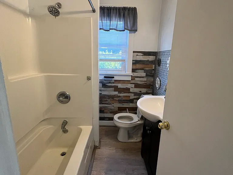 510 Princeton Ave #A — Photo 2