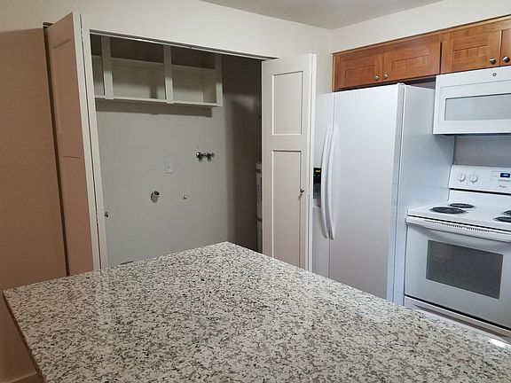 KITCHEN LAUNDRY CLOSET