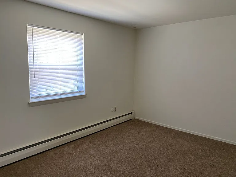 Valley Green Apartments — Photo 35