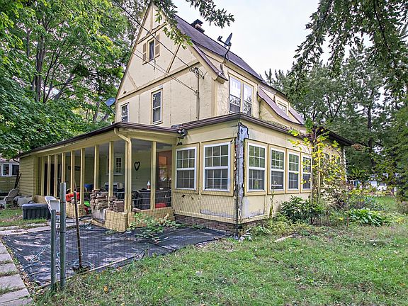 3rd image of 590 W Napier Ave