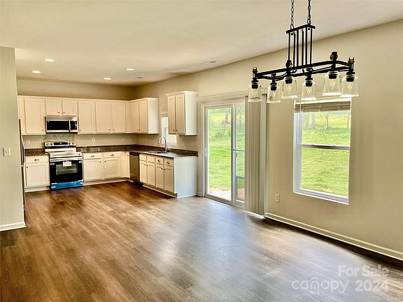 4th image of 140 Bradford Ln