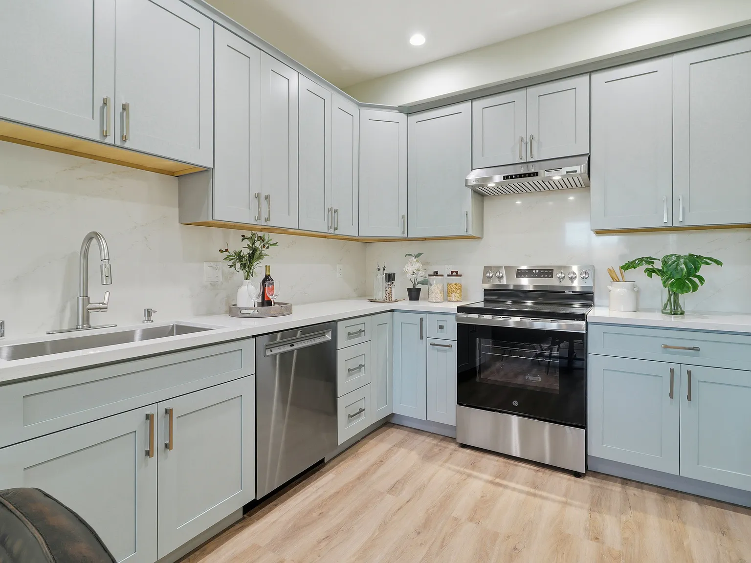 2 bed, 1.5 bath, 905 sqft, $2,900 — Photo 1