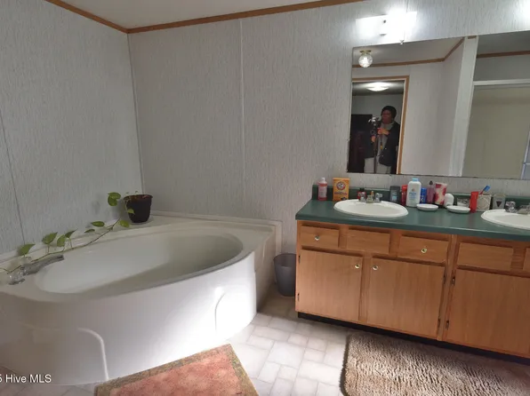 4558 Nc 125, Oak City, NC 27857