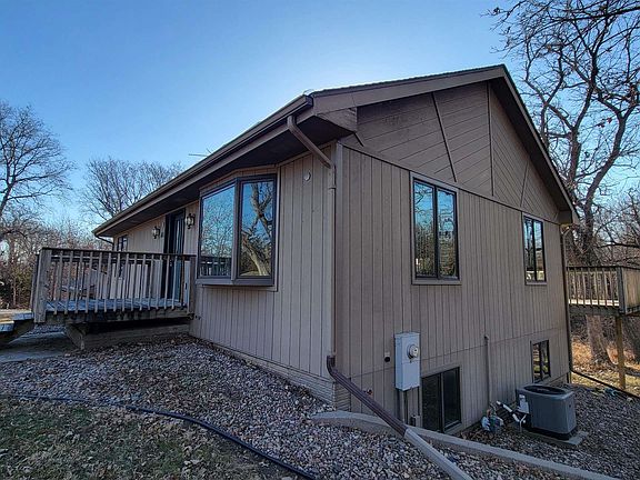 3rd image of 401 Oakview Dr