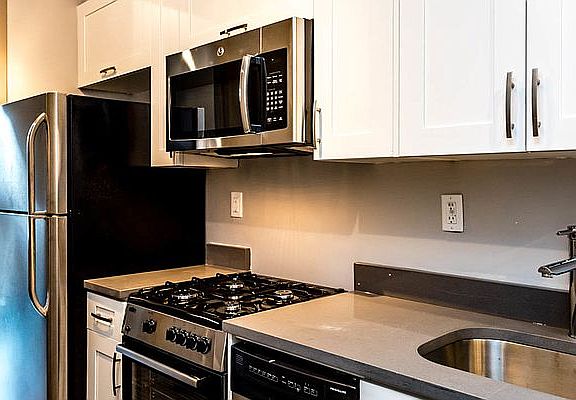 3rd image of 228 Jefferson St APT 1L