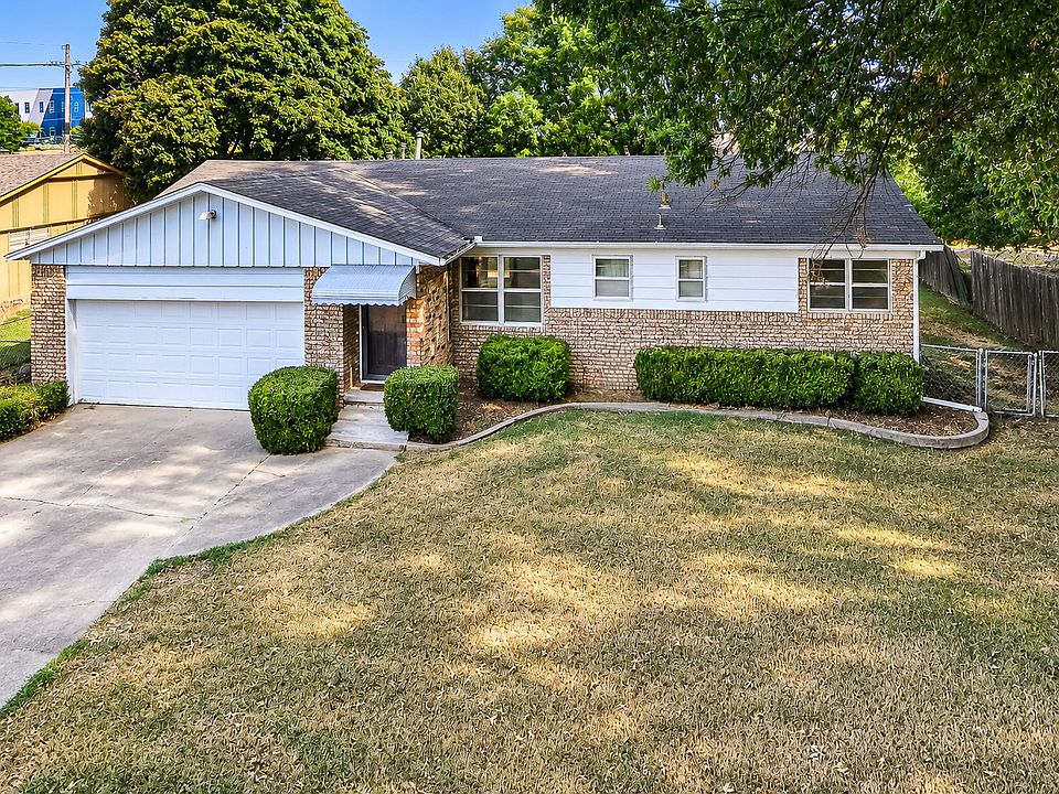 1st image of 904 E Elgin Pl