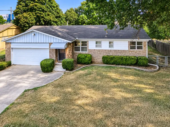 904 E Elgin Pl, Broken Arrow, OK 74012