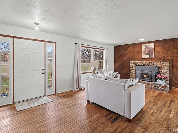 5th image of 4837 Mack Rd