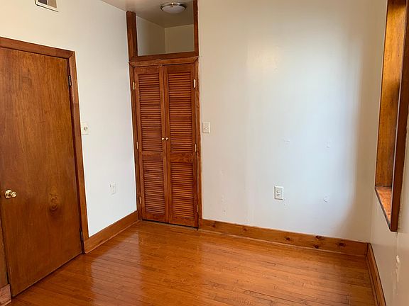 4th image of 609 S 16th St Floor 2