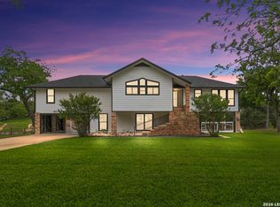 46 E Hampton, Seguin, TX 78155