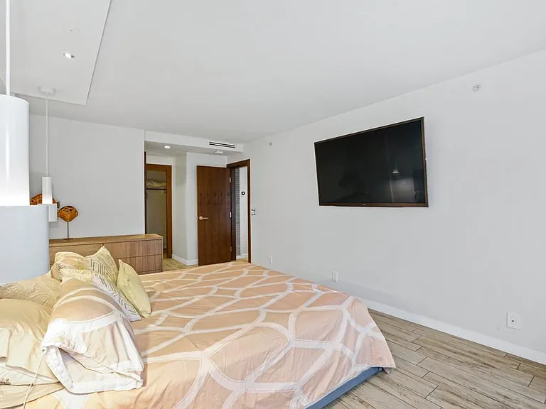 1810 Avenida Del Mundo #209 — Photo 19