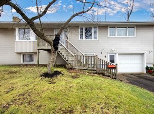 4 Harris Rd, Dartmouth, NS B2Y3J3