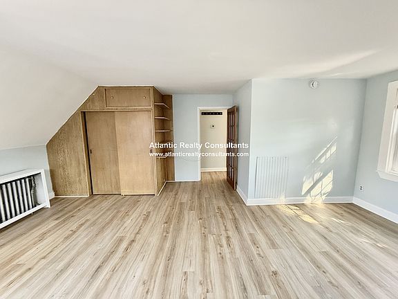 5th image of 256 Lowell Ave #Penthouse