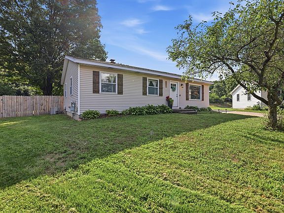 3rd image of 5951 Brookridge Ct SE