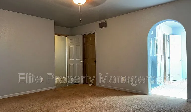 629 W Kenosha Dr — Photo 14