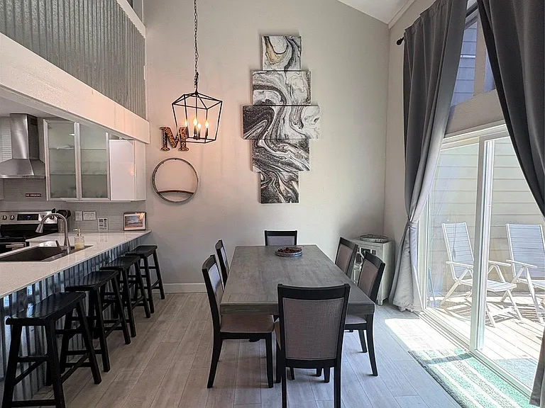 553 Demarett Dr — Photo 5