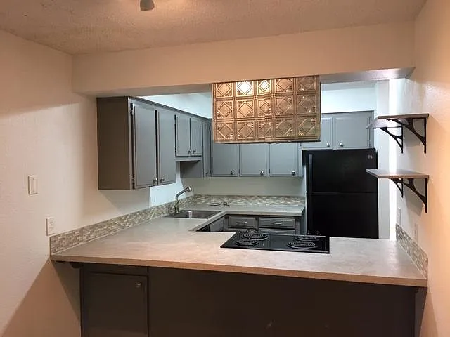 7427 NE 6th Ave — Photo 11