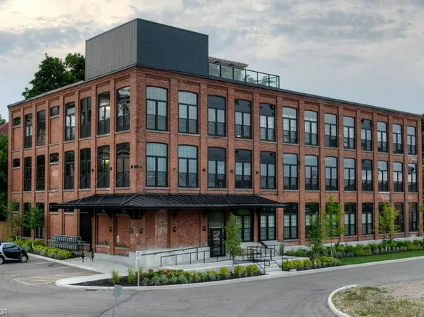 24 Cedar St #109, Cambridge, ON N1S 0B2