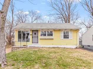 345 Caithness Rd, Saint Louis, MO 63137