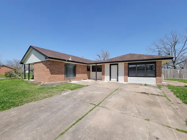 133 S Yaupon St, Lake Jackson, TX 77566