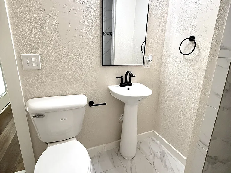 723 Roff St NE — Photo 26