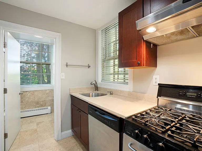 34 Benefit St — Photo 11
