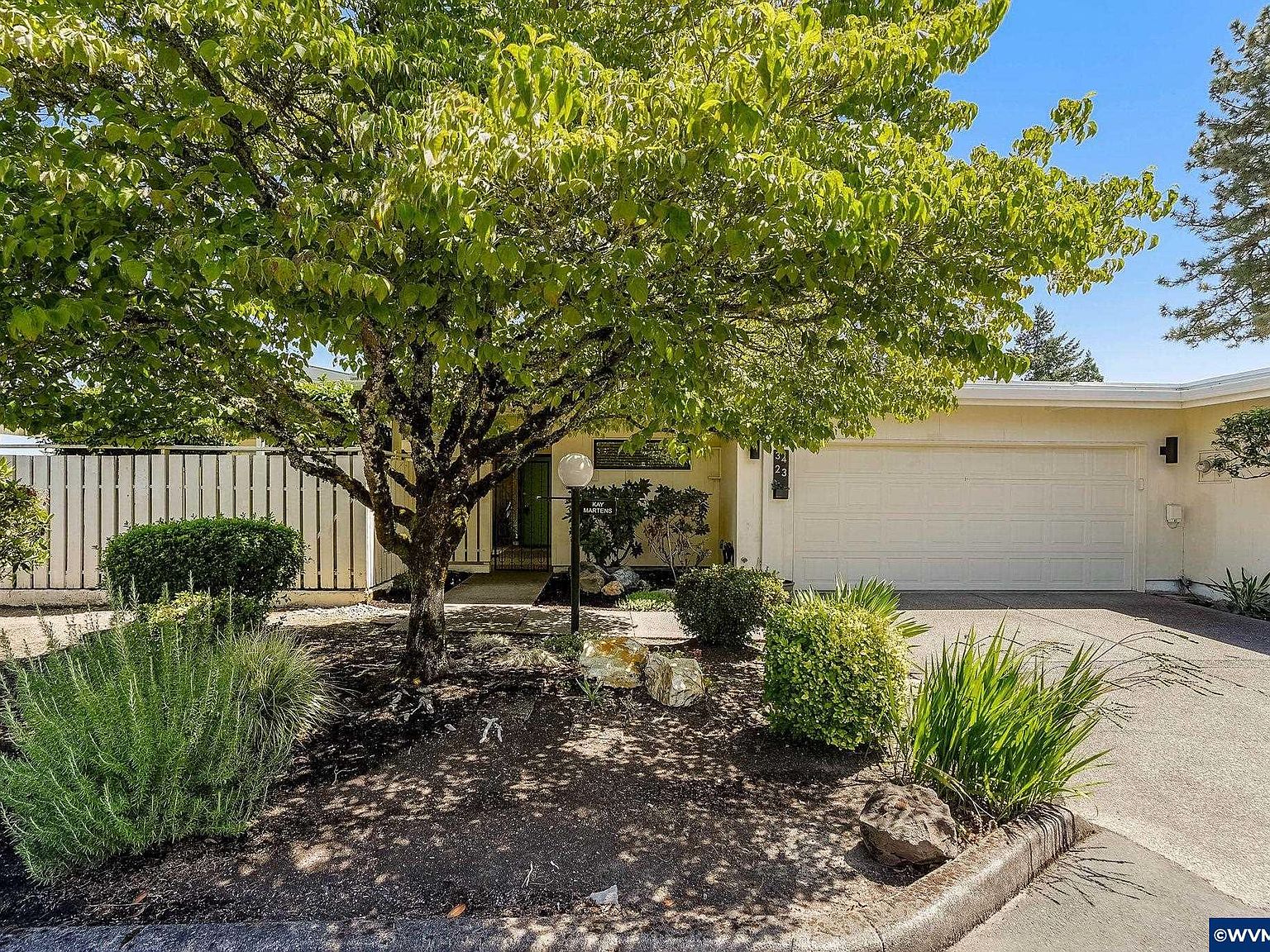 3423 Country Club Dr S