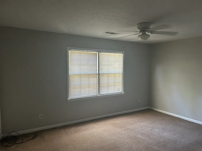 1810 Spring Valley Dr — Photo 10