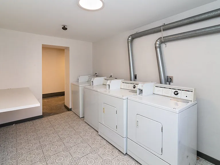 Crown Apartments — Photo 9