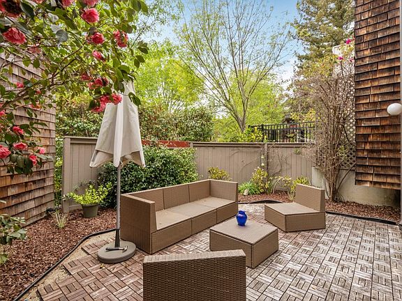4th image of 53 Peter Coutts Cir