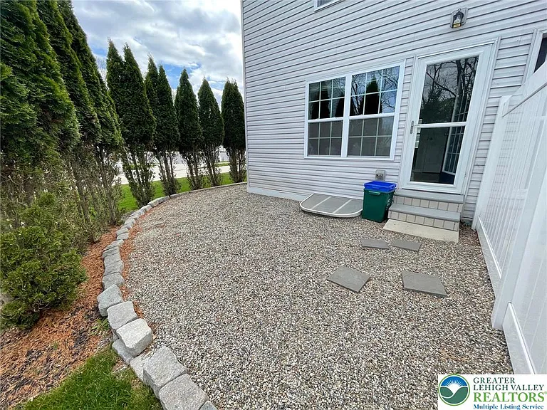 304 Central Park Ave — Photo 17