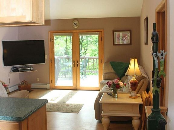 3rd image of 43 Megan Dr