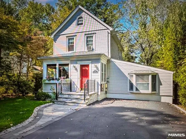 25 Maple Ave, Demarest, NJ 07627